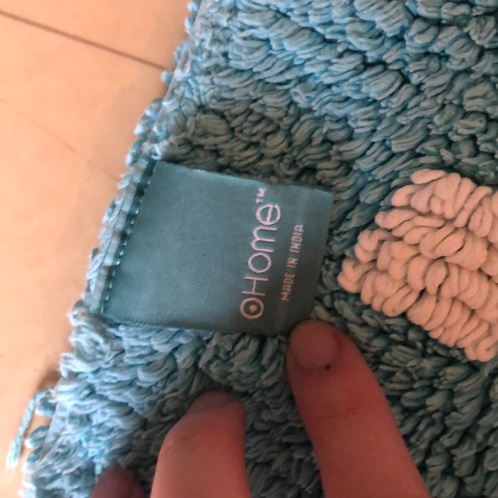 Bathroom Rug - Picture 3 of 7